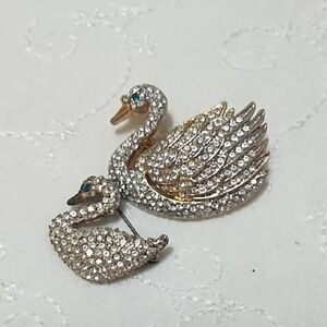 Swarovski-Style Swan Pin Brooch Set with Clear Crystals and Green Eyes